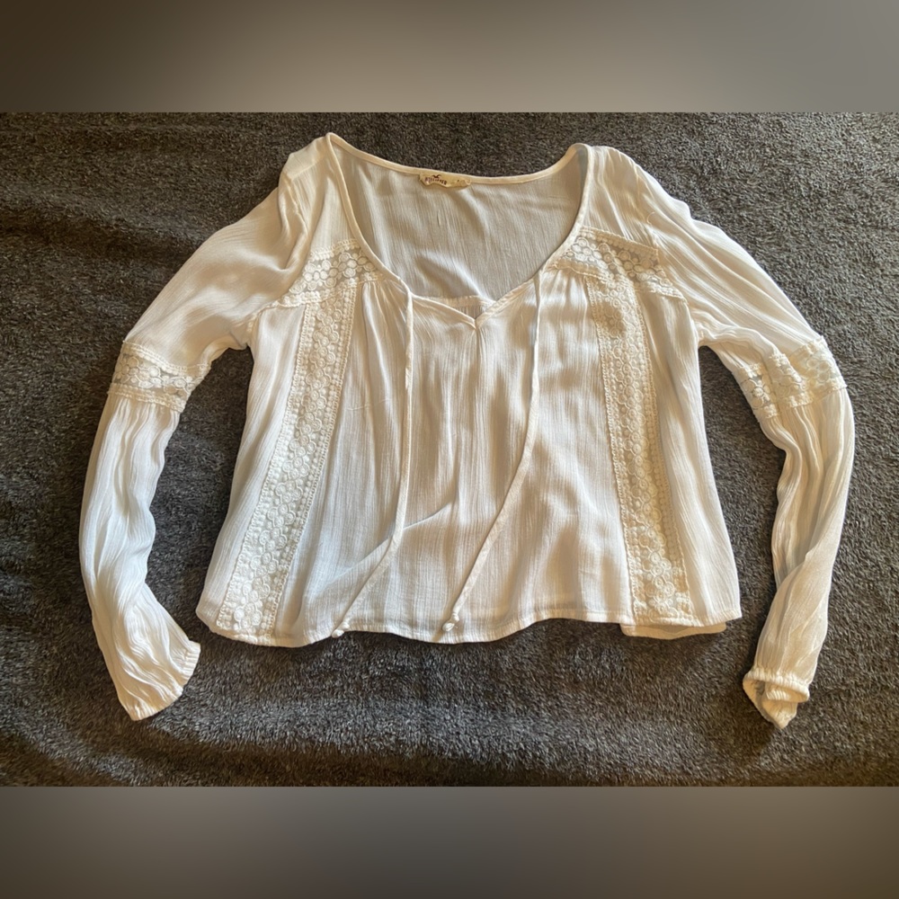 Hollister flowy blouse with lace detailing. Tie neckline. Worn once. Size medium